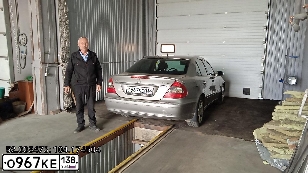 Фото автомобиля MERCEDES E-KLASSE, 2007 — госномер Т308КТ138. Цвет: СЕРО-БЕЖЕВЫЙ