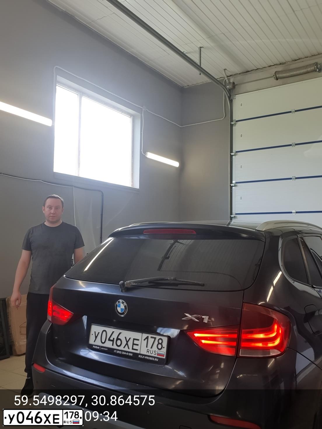Фото автомобиля BMW X1 XDRIVE20D, 2012 — госномер Е364МЕ147. Цвет: ЧЕРНЫЙ