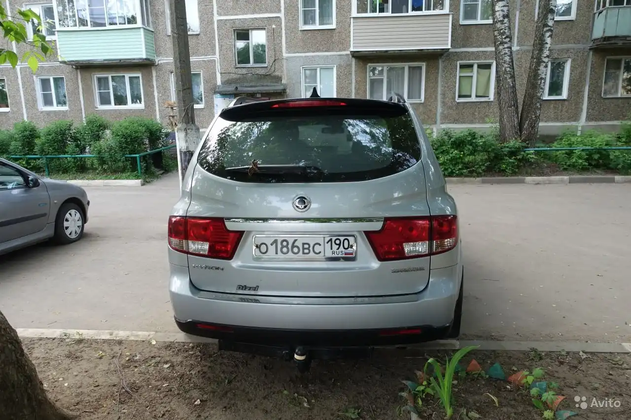 Фото автомобиля SSANGYONG KYRON, 2008 — госномер О186ВС190. Цвет: Серый