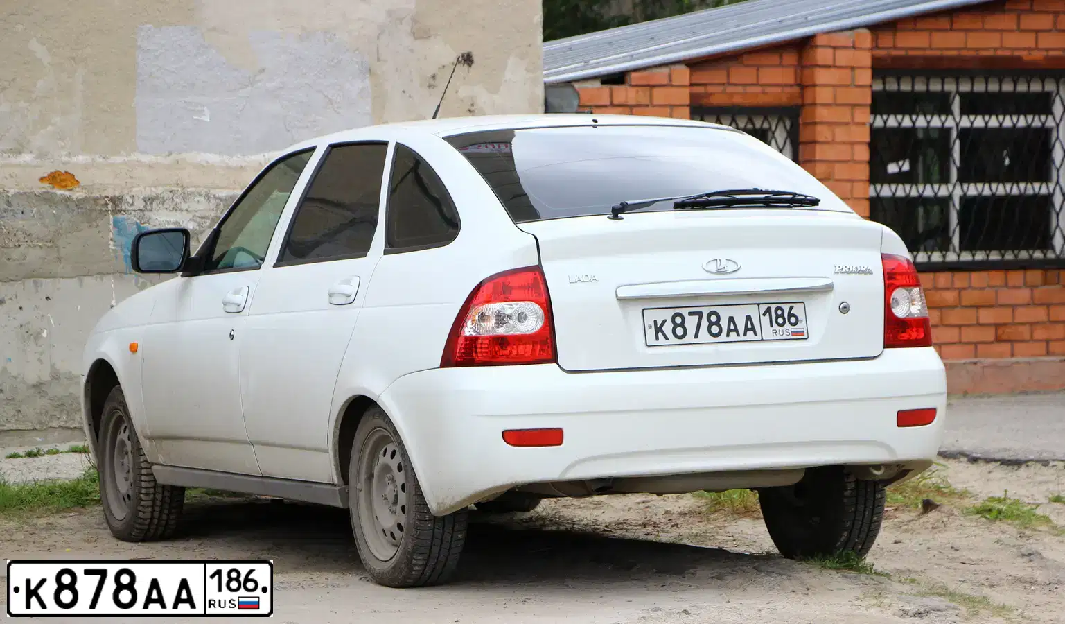 Фото автомобиля LADA 2172 PRIORA, 2012 — госномер К878АА186. Цвет: Белый