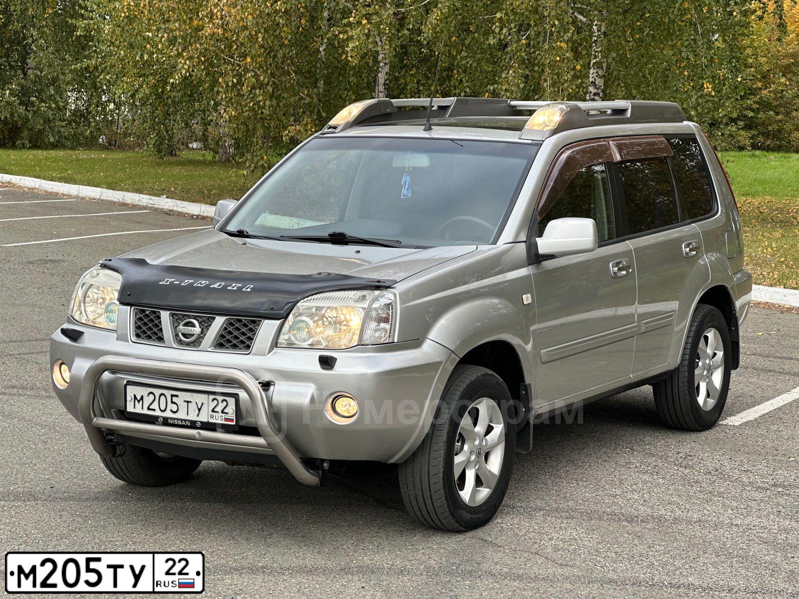 Фото автомобиля NISSAN X-TRAIL, 2004 — госномер К798МА122. Цвет: СЕРЕБРИСТЫЙ