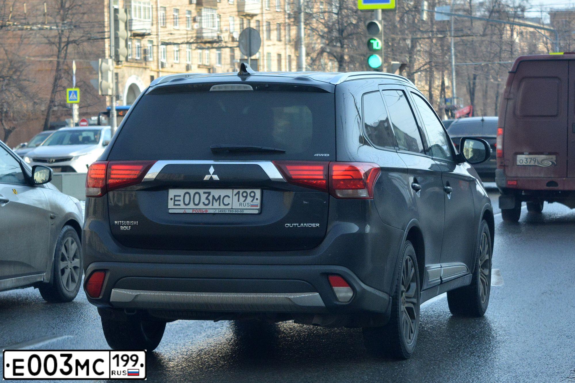 Фото автомобиля MITSUBISHI OUTLANDER, 2014 — госномер С786ВЕ799. Цвет: ЧЕРНЫЙ