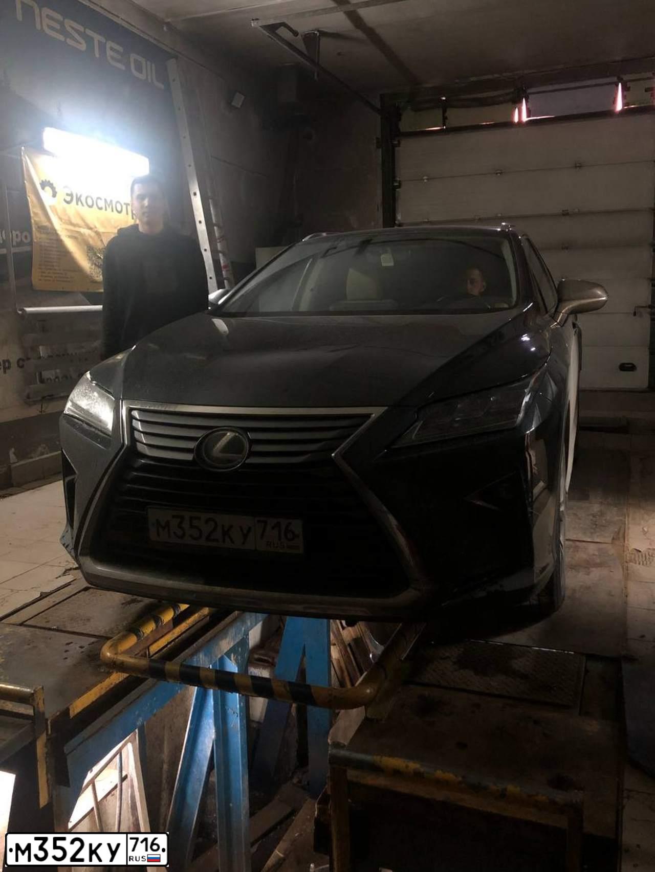 Фото автомобиля LEXUS RX, 2019 — госномер В002НТ154. Цвет: ЧЕРНЫЙ