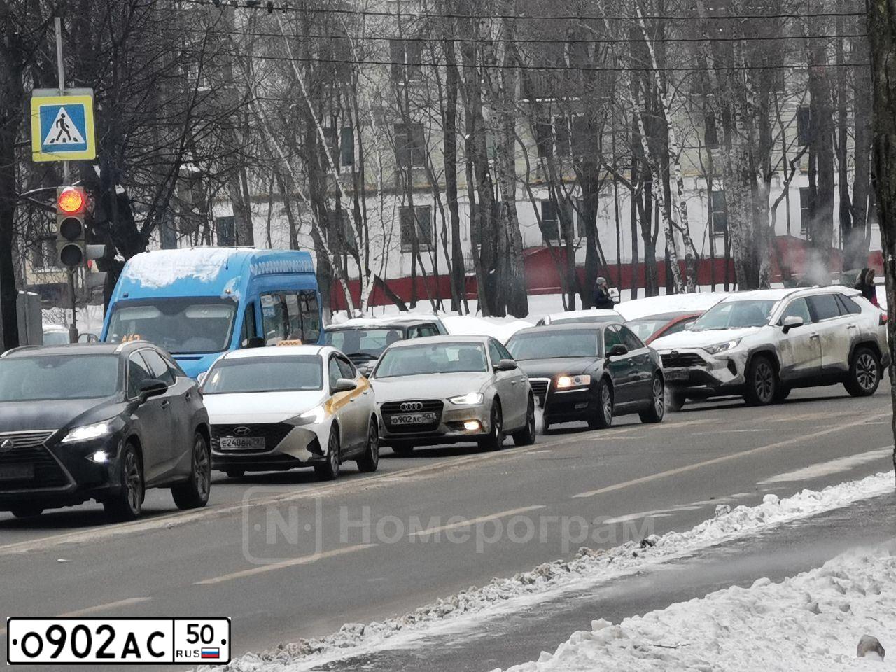 Фото автомобиля AUDI A4, 2013 — госномер Т411КТ774. Цвет: СЕРО-ЗОЛОТИСТЫЙ