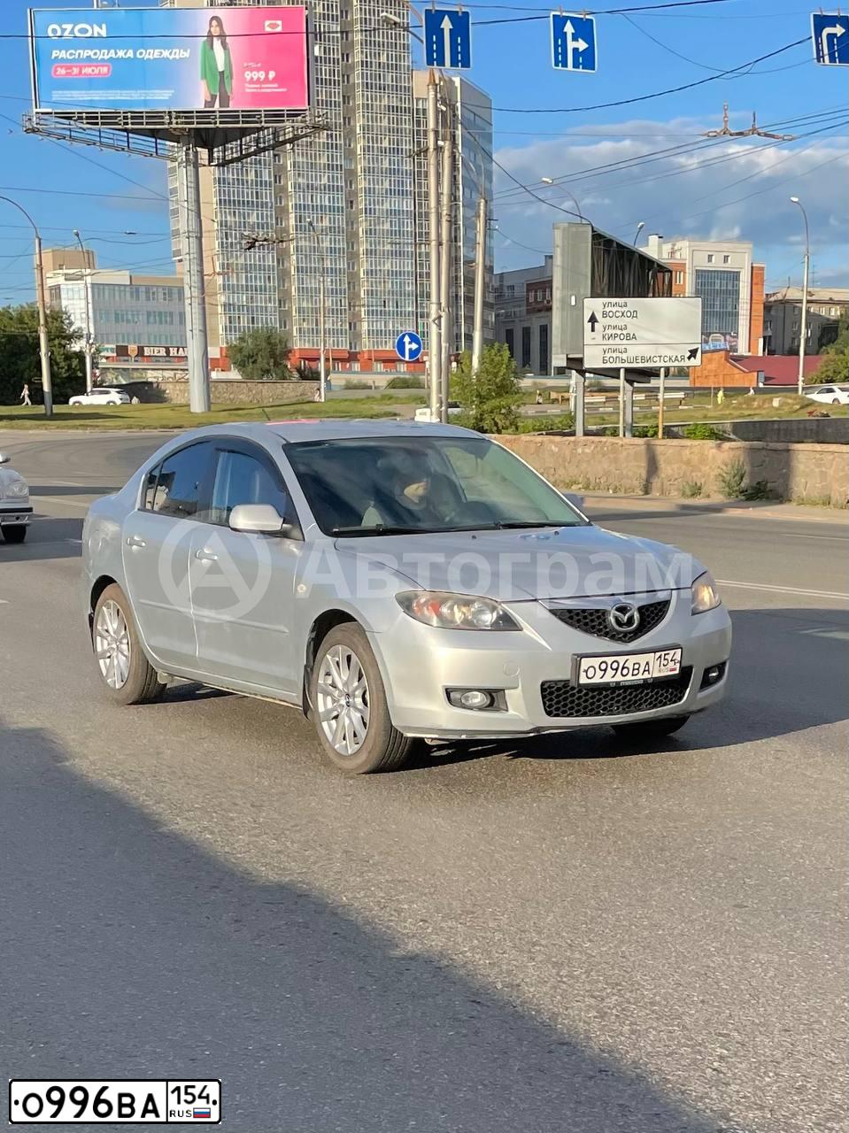 Фото автомобиля MAZDA 3, 2008 — госномер О996ВА154. Цвет: СЕРЕБРИСТЫЙ