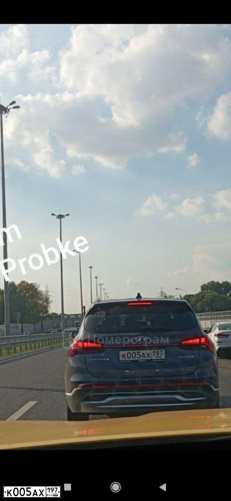 Фото автомобиля VOLKSWAGEN TIGUAN, 2010 — госномер Н379ЕК977. Цвет: Белый