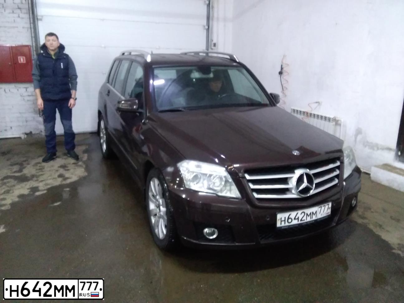 Фото автомобиля MERCEDES GLK-KLASSE, 2012 — госномер С588ВА750. Цвет: Коричневый