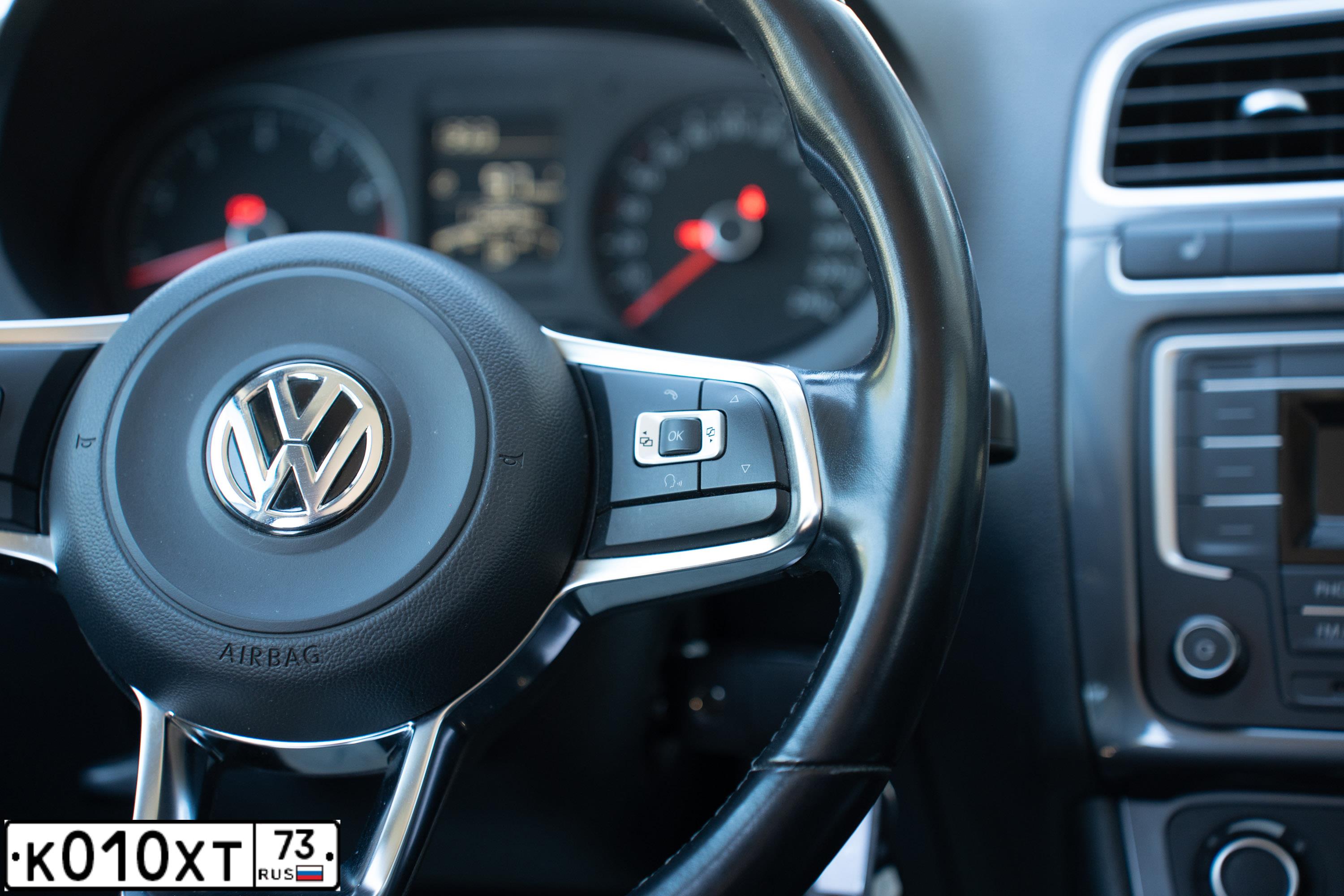Фото автомобиля VOLKSWAGEN POLO, 2019 — госномер К010ХТ73. Цвет: СЕРЫЙ