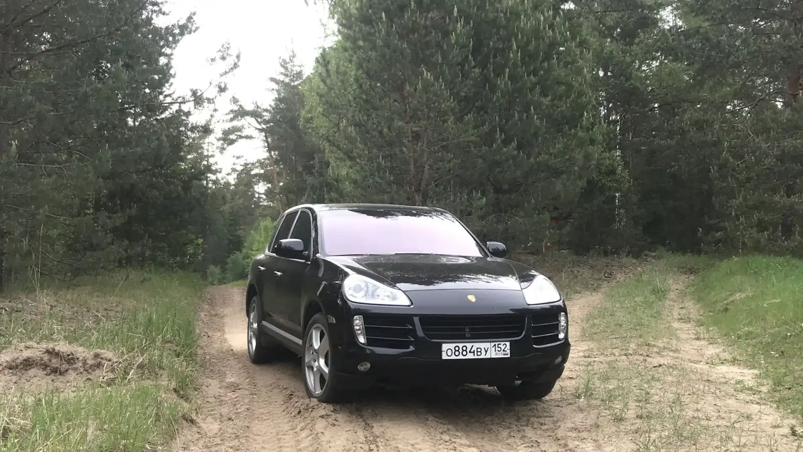 Фото автомобиля PORSCHE CAYENNE, 2008 — госномер Р660РС154. Цвет: ЧЕРНЫЙ