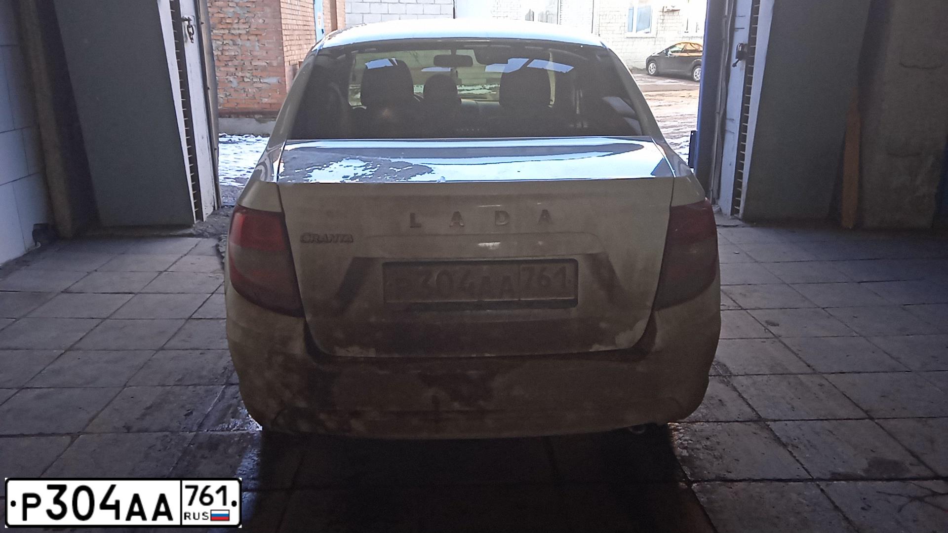 Фото автомобиля LADA 2190 GRANTA, 2019 — госномер Р304АА761. Цвет: Белый