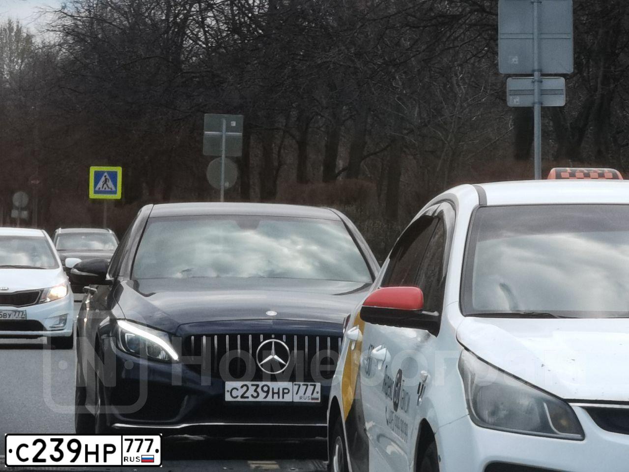 Фото автомобиля MERCEDES C-KLASSE, 2015 — госномер С239НР777. Цвет: СИНИЙ