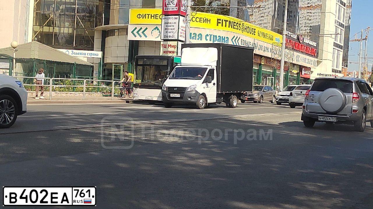 Фото автомобиля MERCEDES A-KLASSE, 2014 — госномер В402ЕВ761. Цвет: Белый