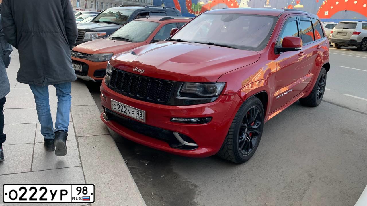 Фото автомобиля JEEP GRAND CHEROKEE, 2014 — госномер Х444КТ178. Цвет: Красный