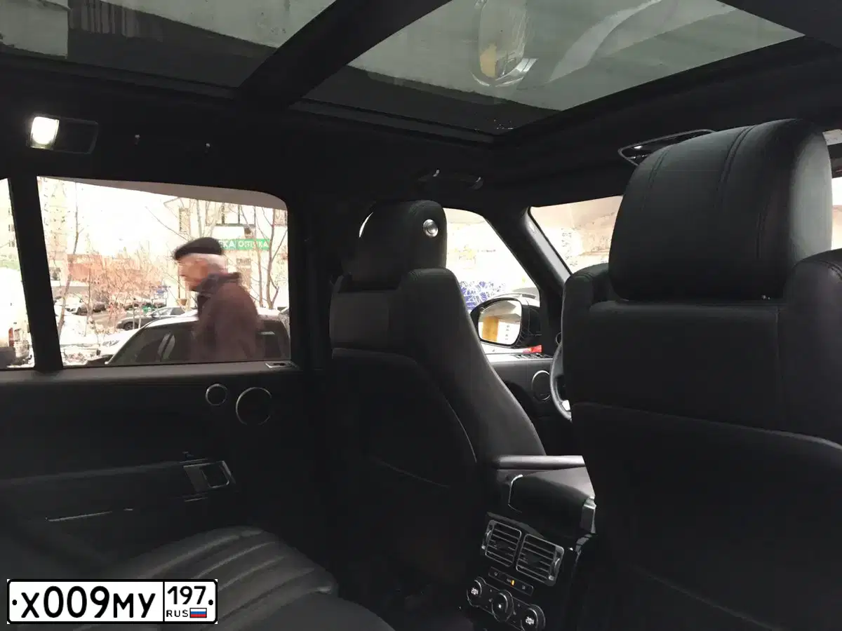 Фото автомобиля TOYOTA LANDCRUISER 200, 2014 — госномер Т940РВ777. Цвет: ЧЕРНЫЙ