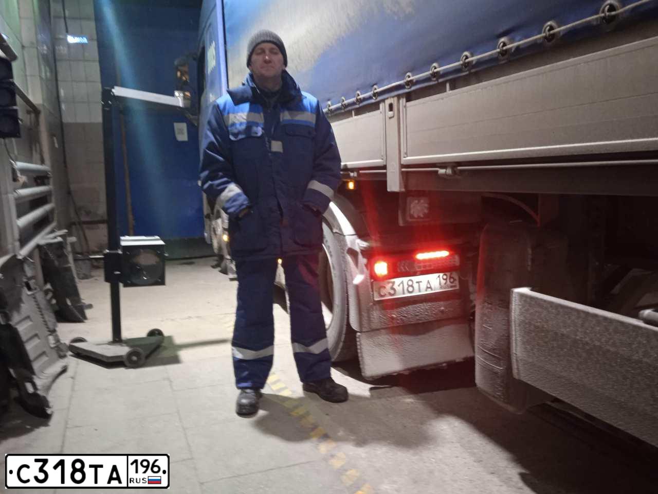 Фото автомобиля VOLVO SERIE FH /4X2/, 2019 — госномер С318ТА196. Цвет: СИНИЙ