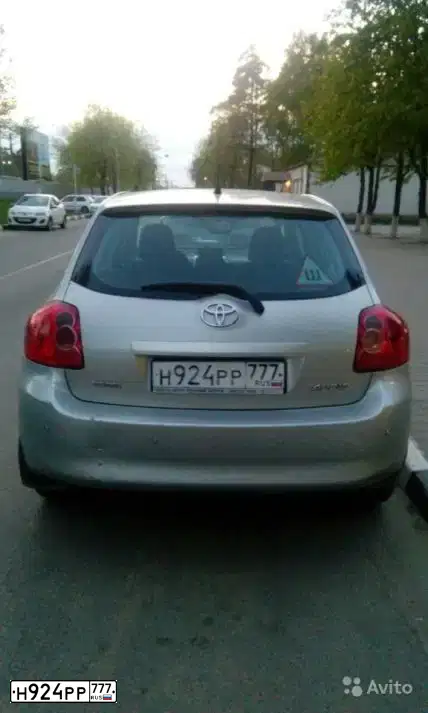 Фото автомобиля TOYOTA AURIS, 2008 — госномер Н924РР777. Цвет: СЕРЕБРИСТЫЙ