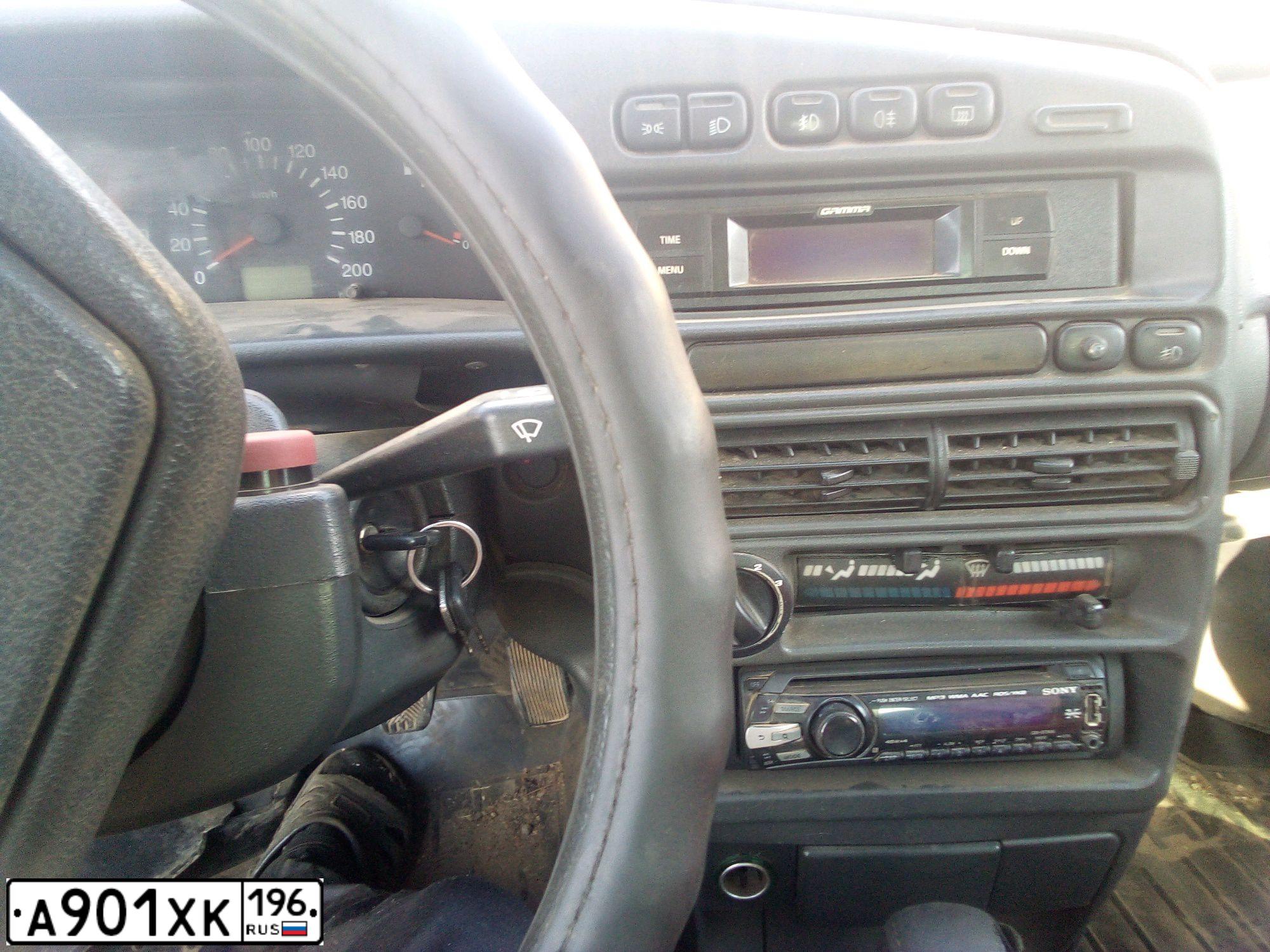 Фото автомобиля LADA 2115 SAMARA, 2005 — госномер У038ХТ18. Цвет: СЕРО-ЗЕЛЕНЫЙ