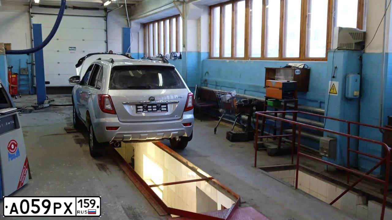 Фото автомобиля LIFAN X 60, 2014 — госномер Р553МК196. Цвет: СЕРЕБРИСТЫЙ