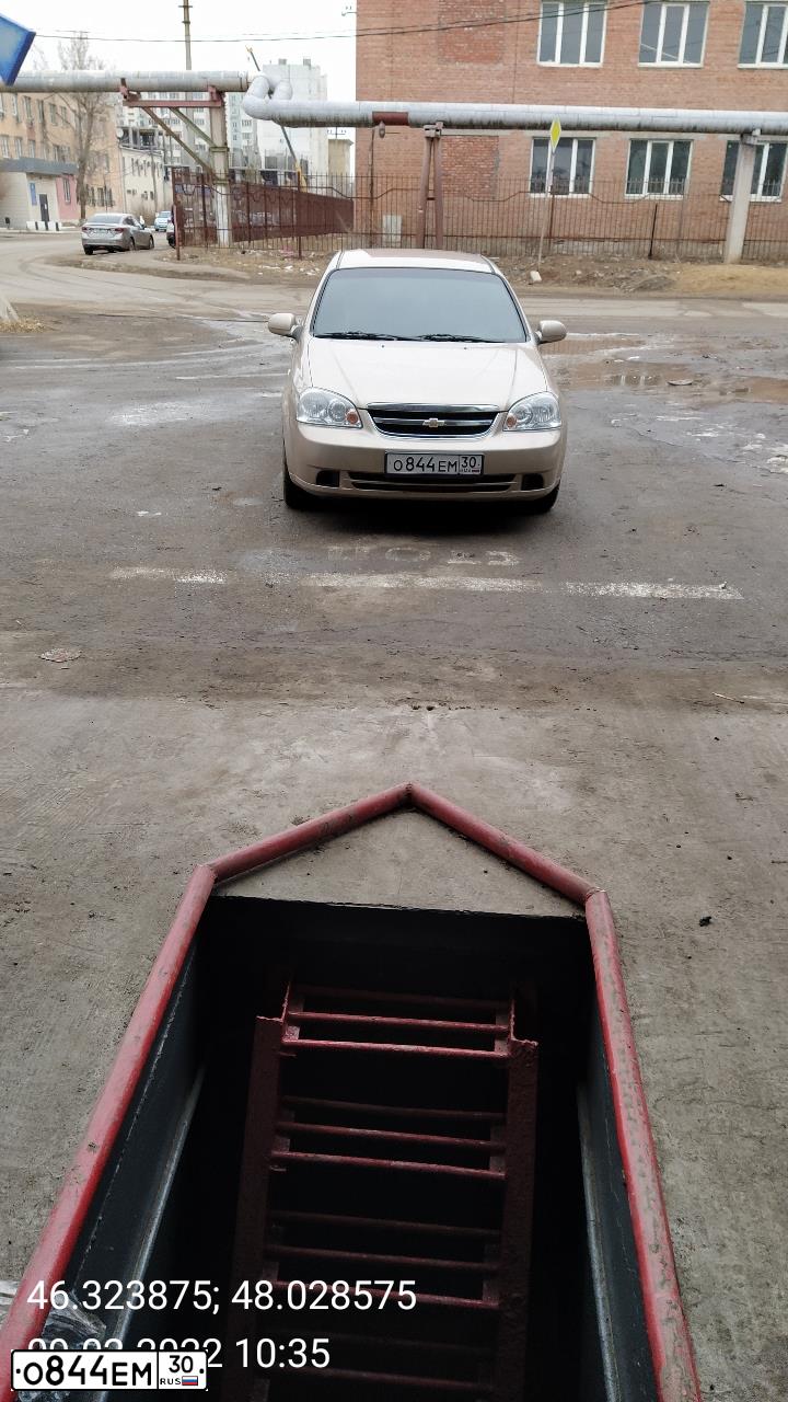 Фото автомобиля CHEVROLET LACETTI, 2008 — госномер О844ЕМ30. Цвет: БЕЖЕВЫЙ