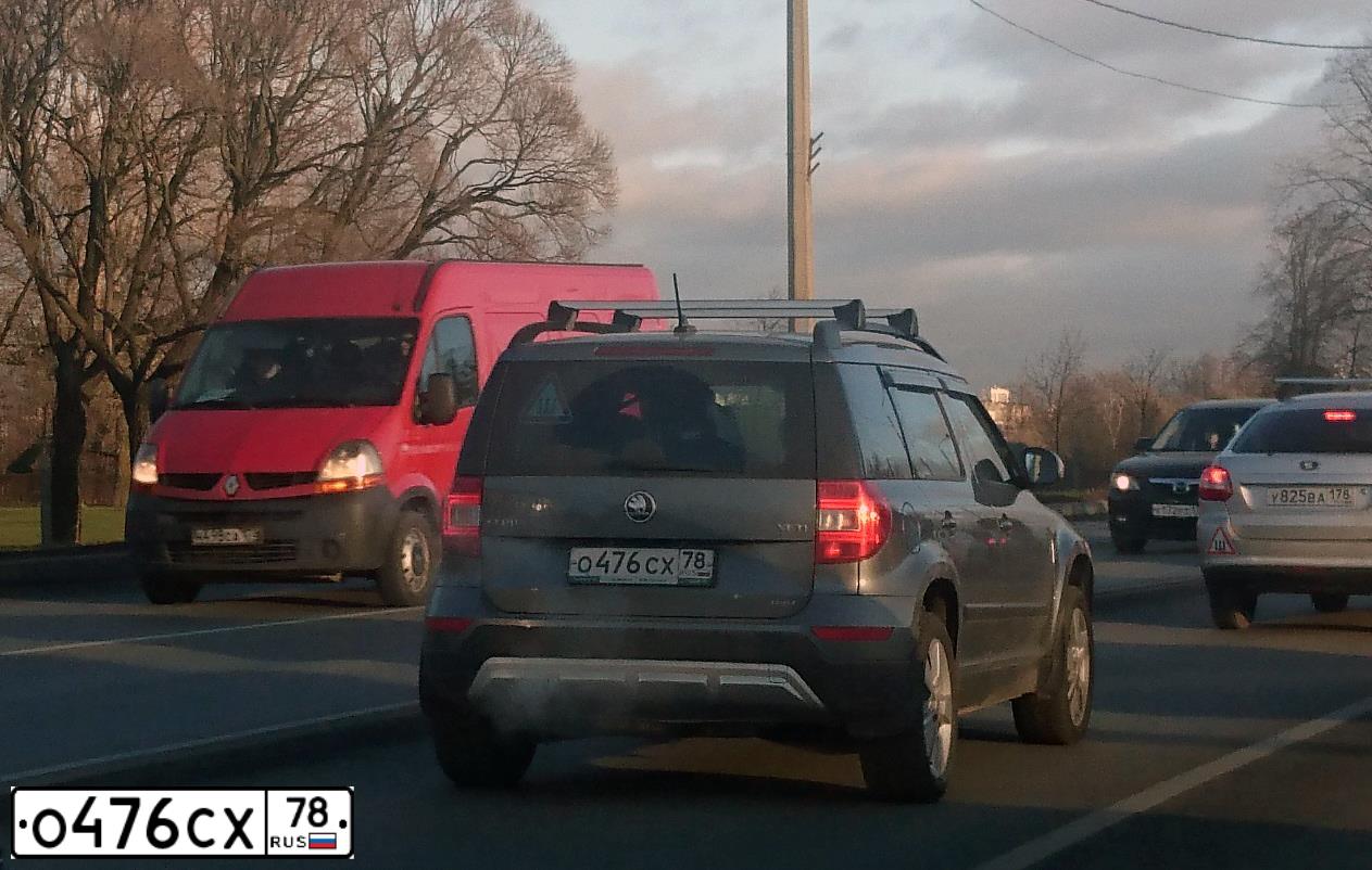 Фото автомобиля SKODA YETI, 2017 — госномер О476СХ78. Цвет: ТЕМНО-СЕРЫЙ