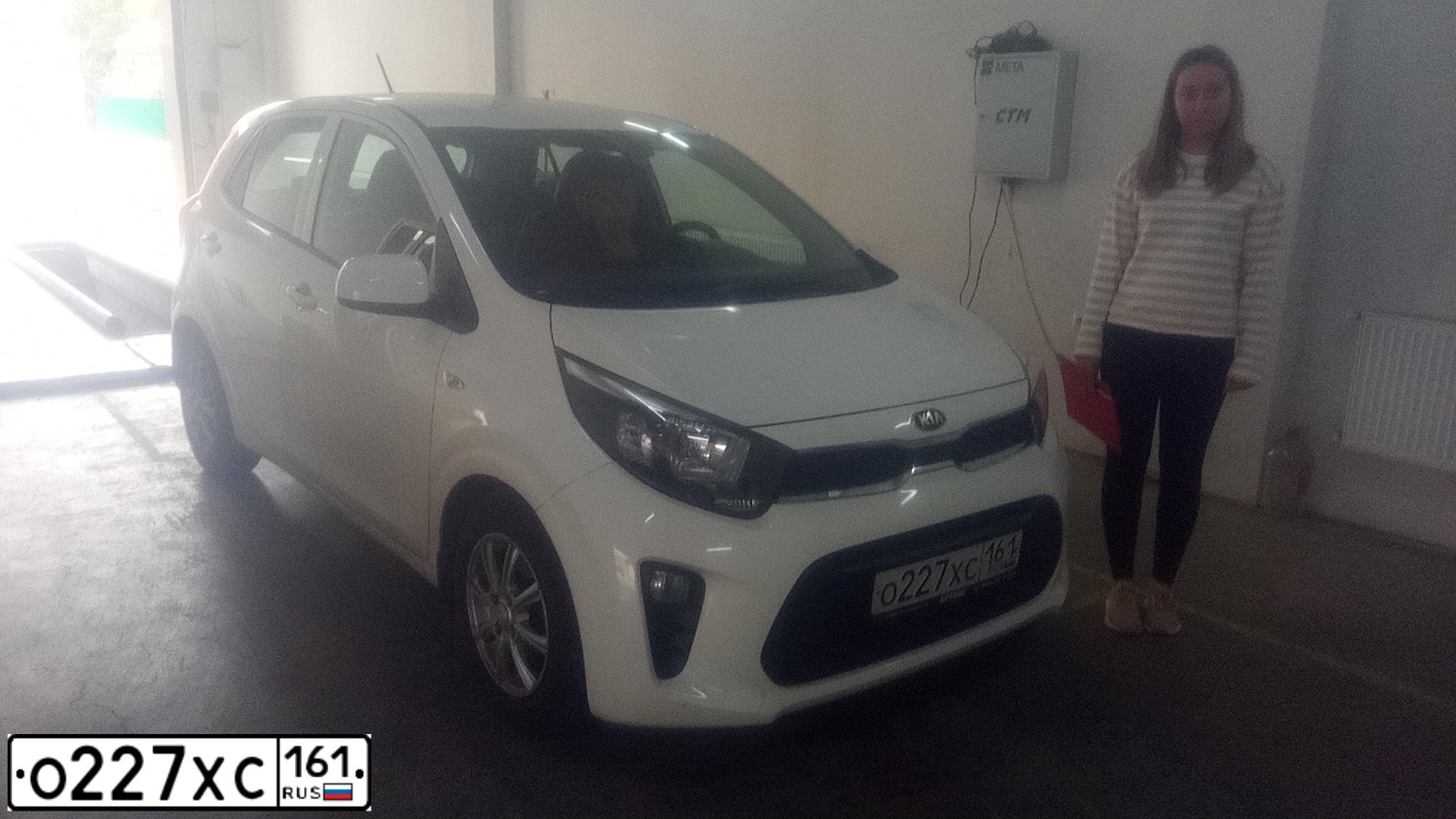 Фото автомобиля KIA PICANTO / MORNING, 2017 — госномер О227ХС161. Цвет: БЕЛЫЙ