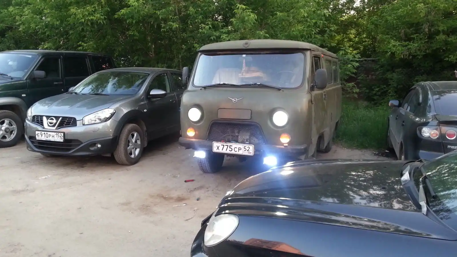 Фото автомобиля LADA 2114 SAMARA, 2007 — госномер Е910НР152. Цвет: ЧЕРНЫЙ