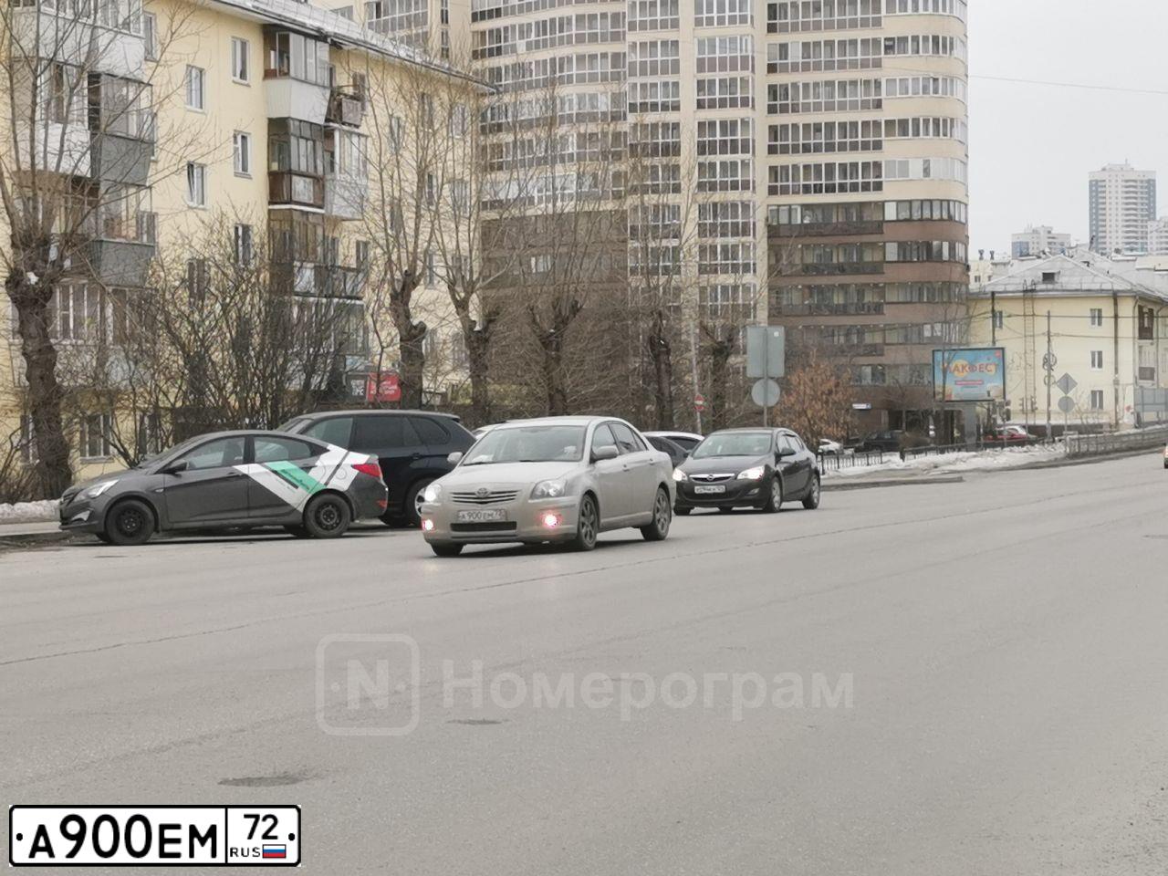 Фото автомобиля TOYOTA AVENSIS, 2008 — госномер Х284ТУ72. Цвет: Серебристый