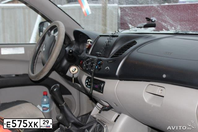 Фото автомобиля MITSUBISHI L 200, 2007 — госномер Е575ХК29. Цвет: ЧЕРНЫЙ