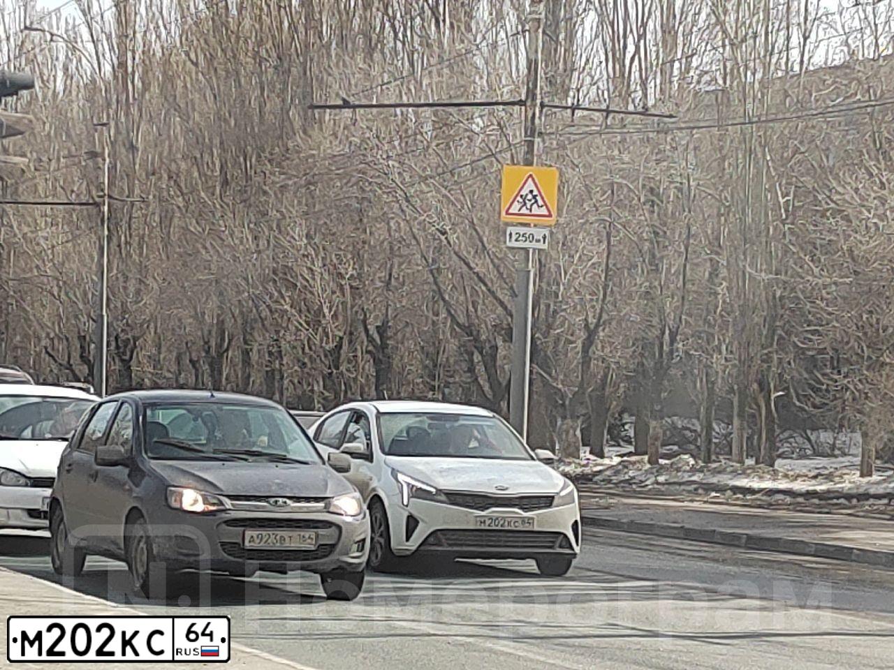 Фото автомобиля LADA 2110 LADA, 2002 — госномер М202КС64. Цвет: Перламутрово Серый