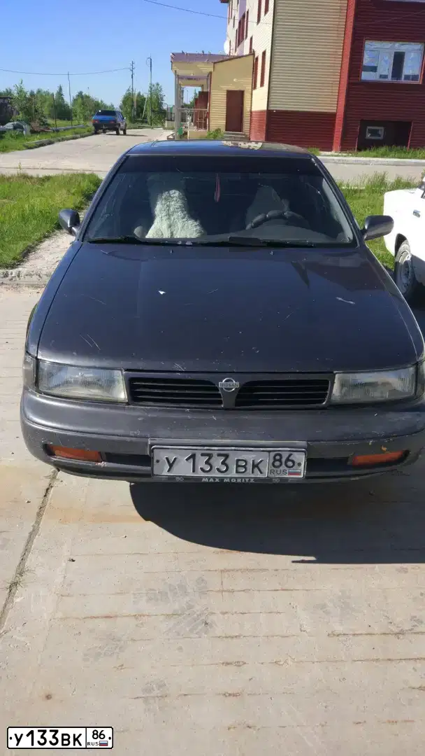 Фото автомобиля NISSAN MAXIMA, 1993 — госномер У133ВК86. Цвет: СЕРЫЙ