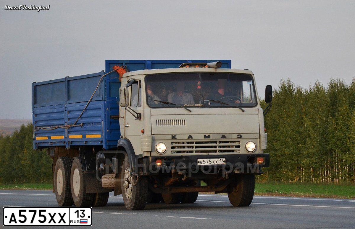 Фото автомобиля KAMAZ 53212 /6X4/, 1993 — госномер А575ХХ13. Цвет: БЕЛАЯ НОЧЬ