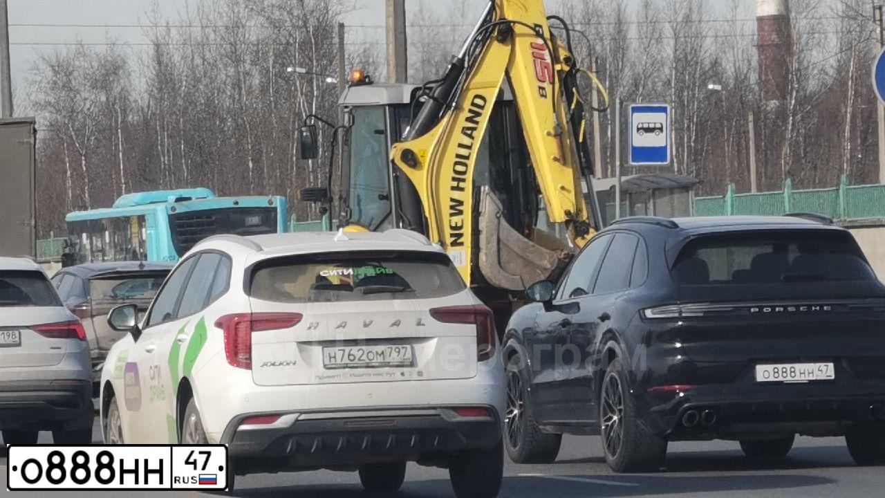 Фото автомобиля PORSCHE CAYENNE, 2019 — госномер У361ТК198. Цвет: ЧЕРНЫЙ