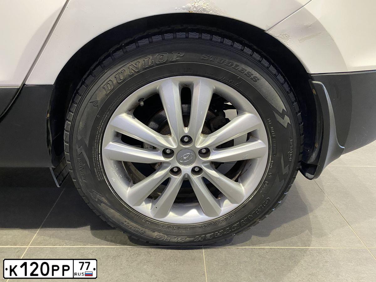 Фото автомобиля HYUNDAI IX35, 2012 — госномер Т700ХТ180. Цвет: Белый