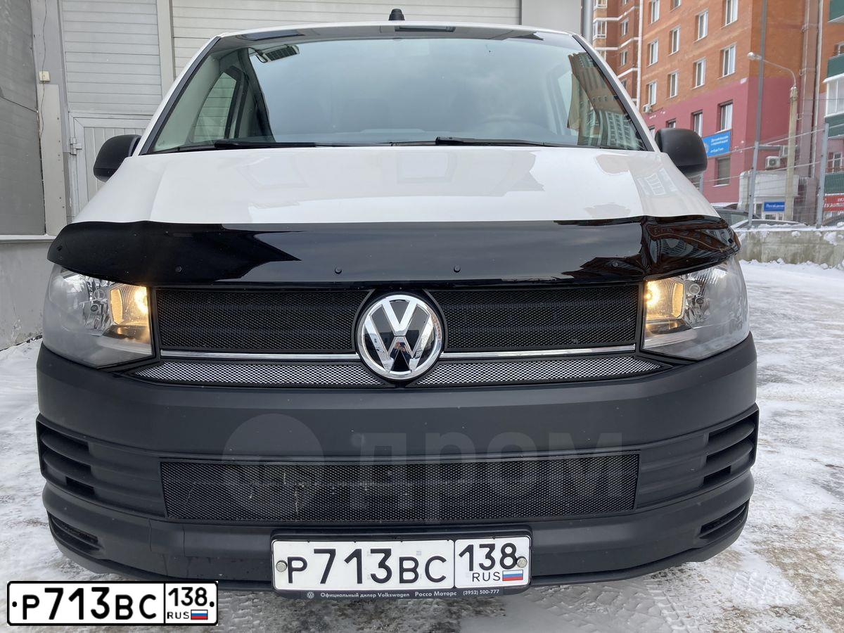 Фото автомобиля VOLKSWAGEN TRANSPORTER, 2018 — госномер Е122НН142. Цвет: Белый