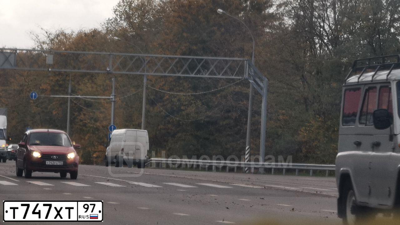 Фото автомобиля VOLKSWAGEN TOUAREG, 2005 — госномер А456ХА774. Цвет: ЧЕРНЫЙ