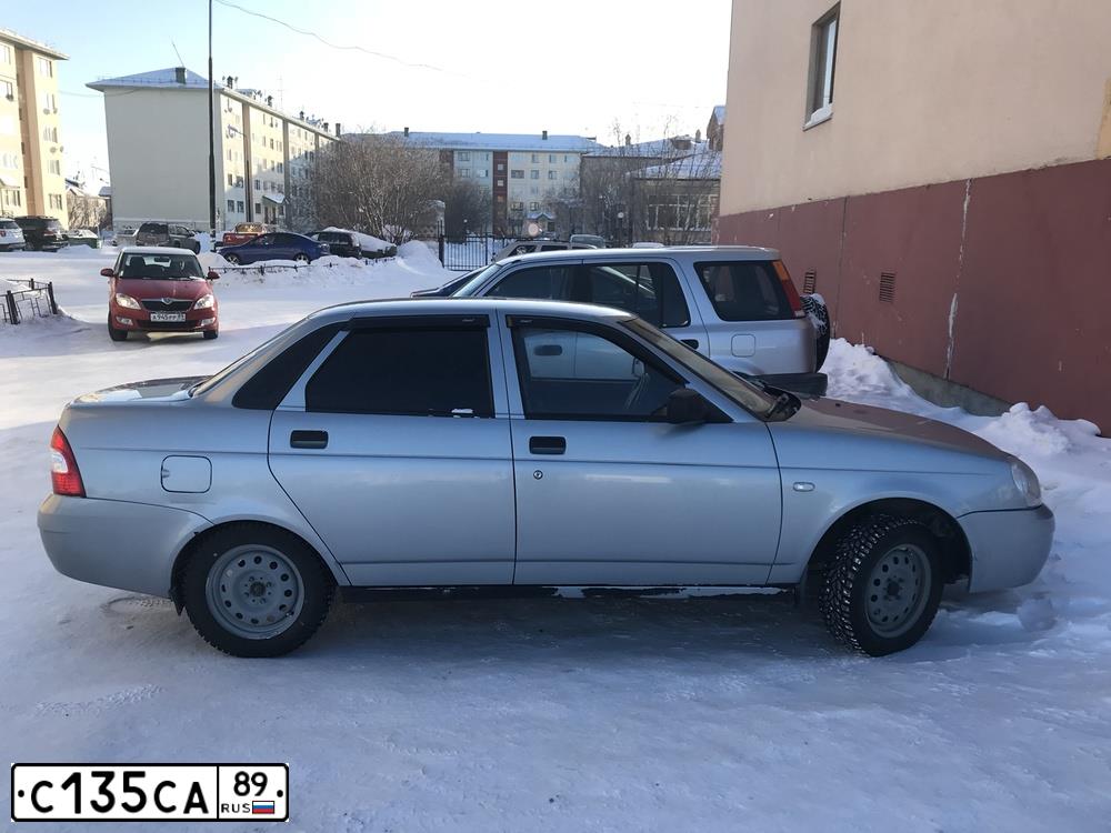 Фото автомобиля LADA 2170 PRIORA, 2007 — госномер С135СА89. Цвет: СЕРЕБРИСТО-ГОЛУБОЙ