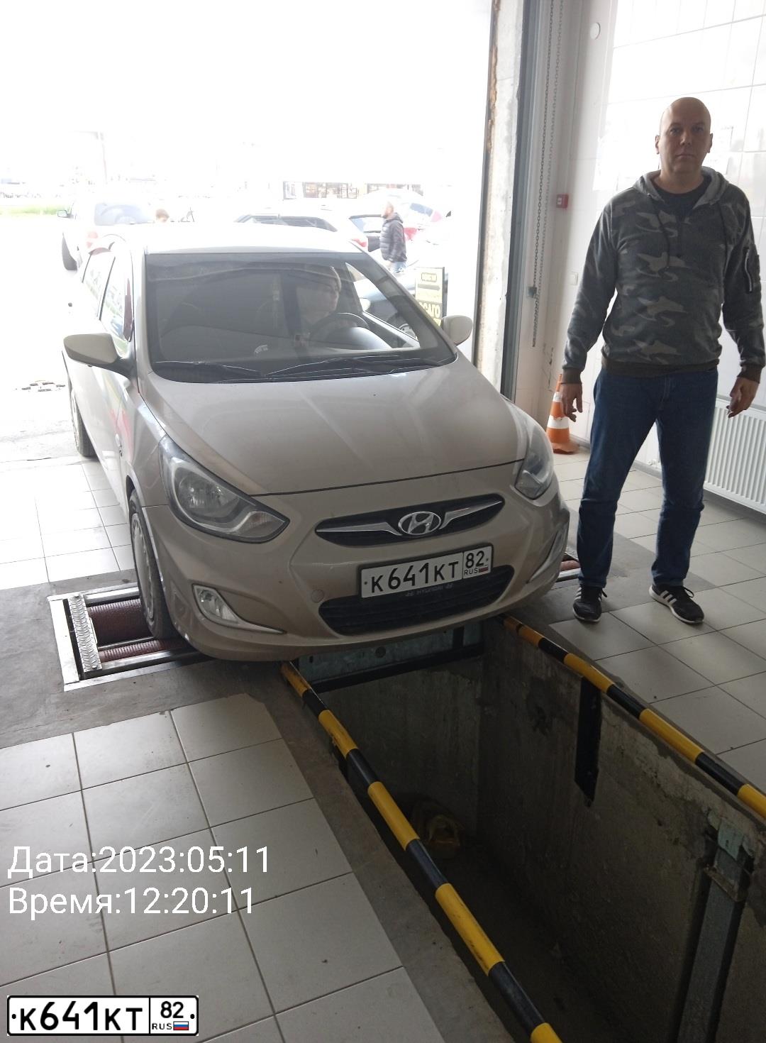 Фото автомобиля HYUNDAI SOLARIS, 2011 — госномер В669МХ92. Цвет: БЕЖЕВЫЙ