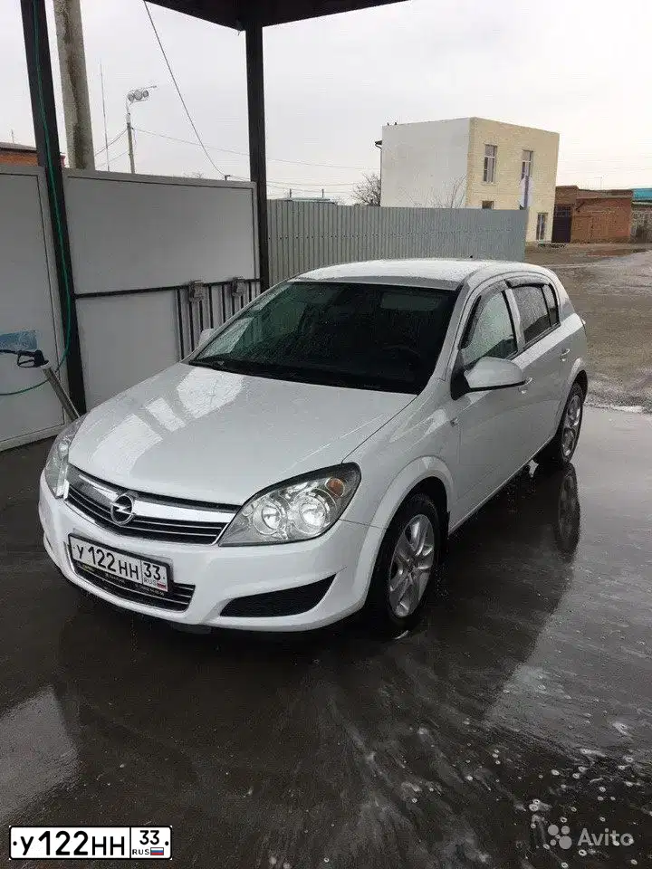 Фото автомобиля OPEL ASTRA, 2014 — госномер А483АВ761. Цвет: БЕЛЫЙ