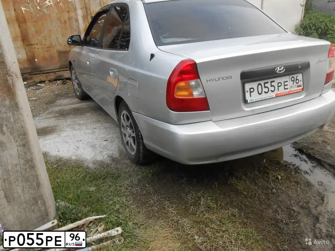 Фото автомобиля HYUNDAI ACCENT, 2001 — госномер Р055РЕ96. Цвет: СВЕТЛО-СЕРЫЙ