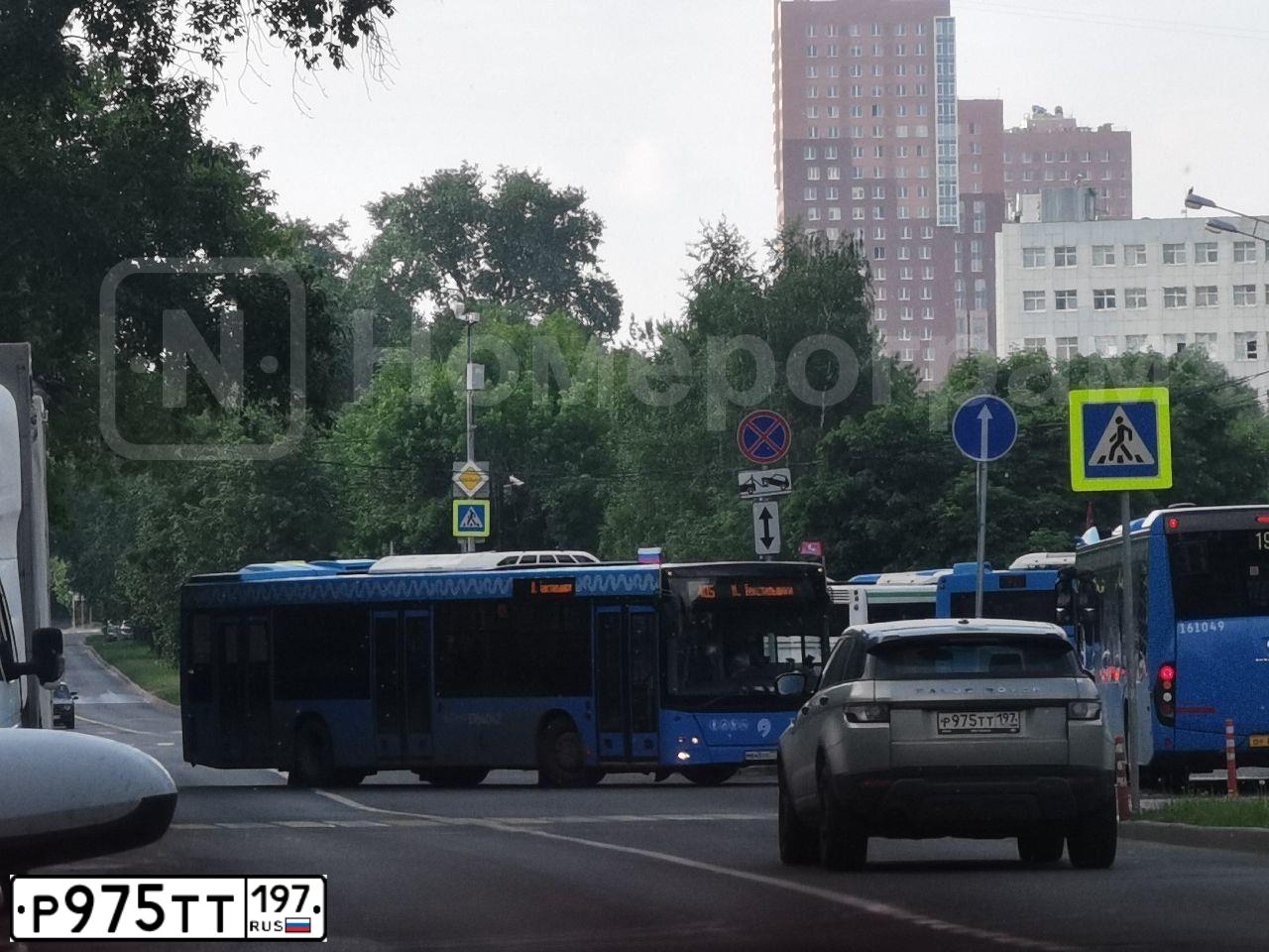 Фото автомобиля LANDROVER RANGE ROVER EVOQUE, 2012 — госномер Т409ТВ31. Цвет: Серый