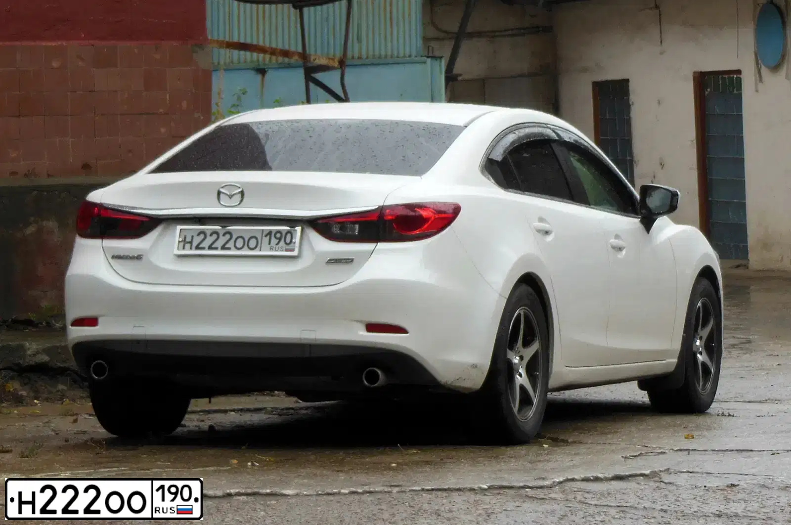 Фото автомобиля MAZDA 3, 2011 — госномер Н222ОО190. Цвет: Серый
