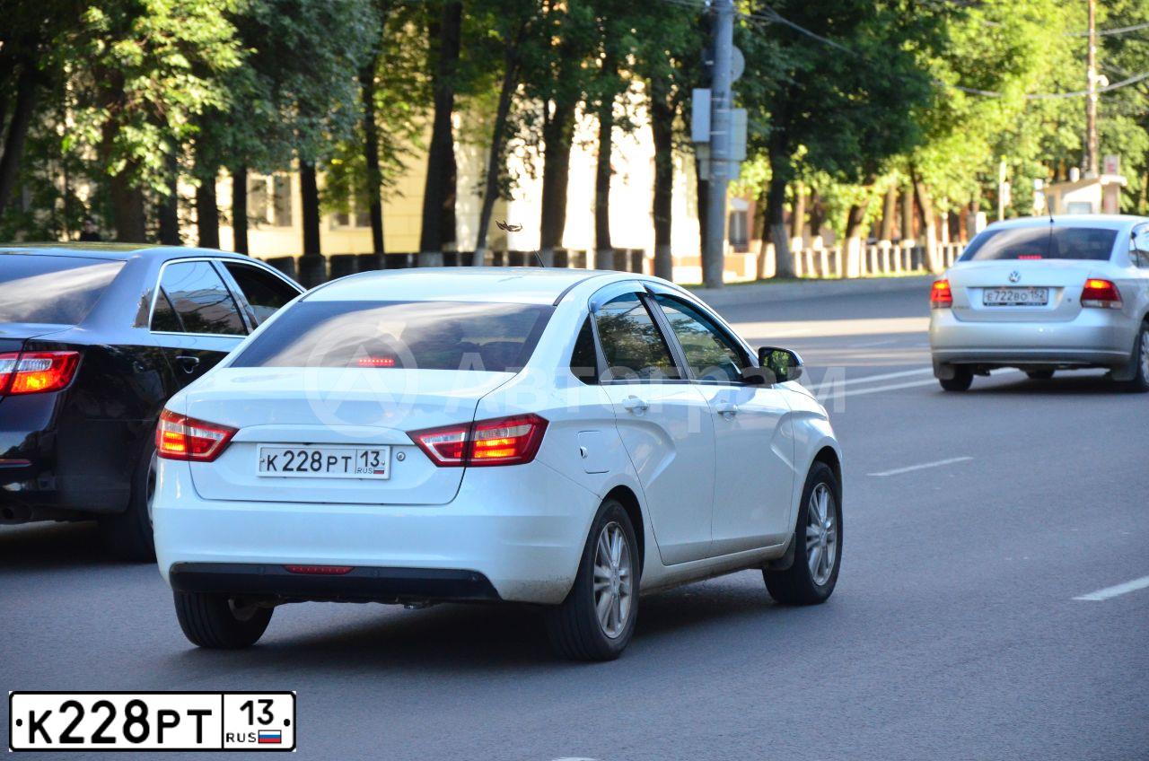 Фото автомобиля LADA VESTA, 2017 — госномер К228РТ13. Цвет: БЕЛЫЙ