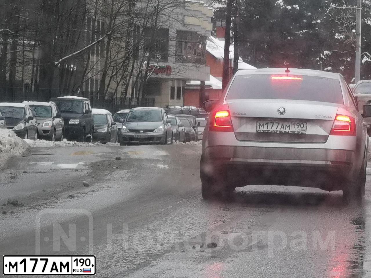 Фото автомобиля KIA CEE'D, 2014 — госномер М177АМ190. Цвет: Коричневый