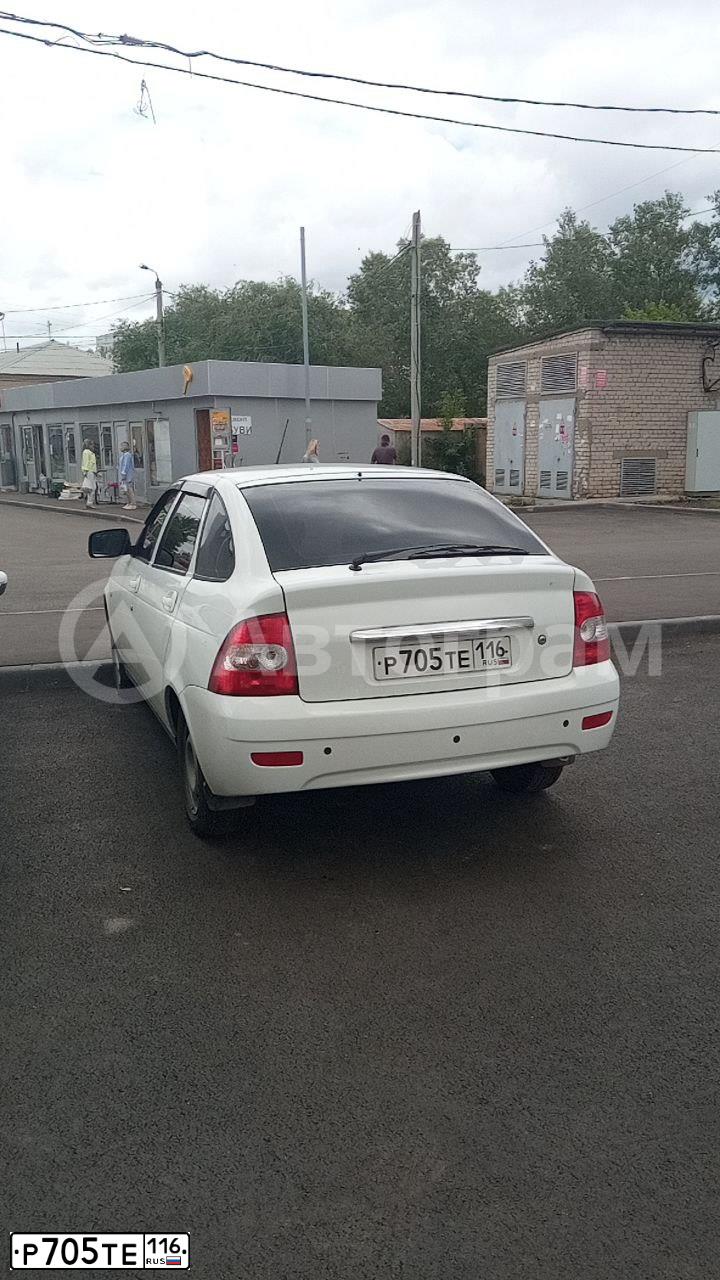 Фото автомобиля LADA 2172 PRIORA, 2012 — госномер Р125ОВ30. Цвет: Белый