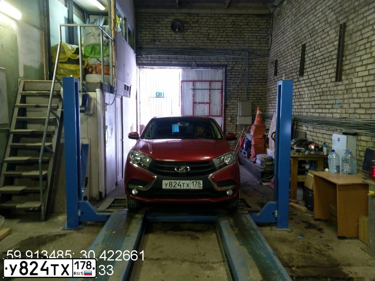 Фото автомобиля LADA XRAY, 2017 — госномер У824ТХ178. Цвет: Красный