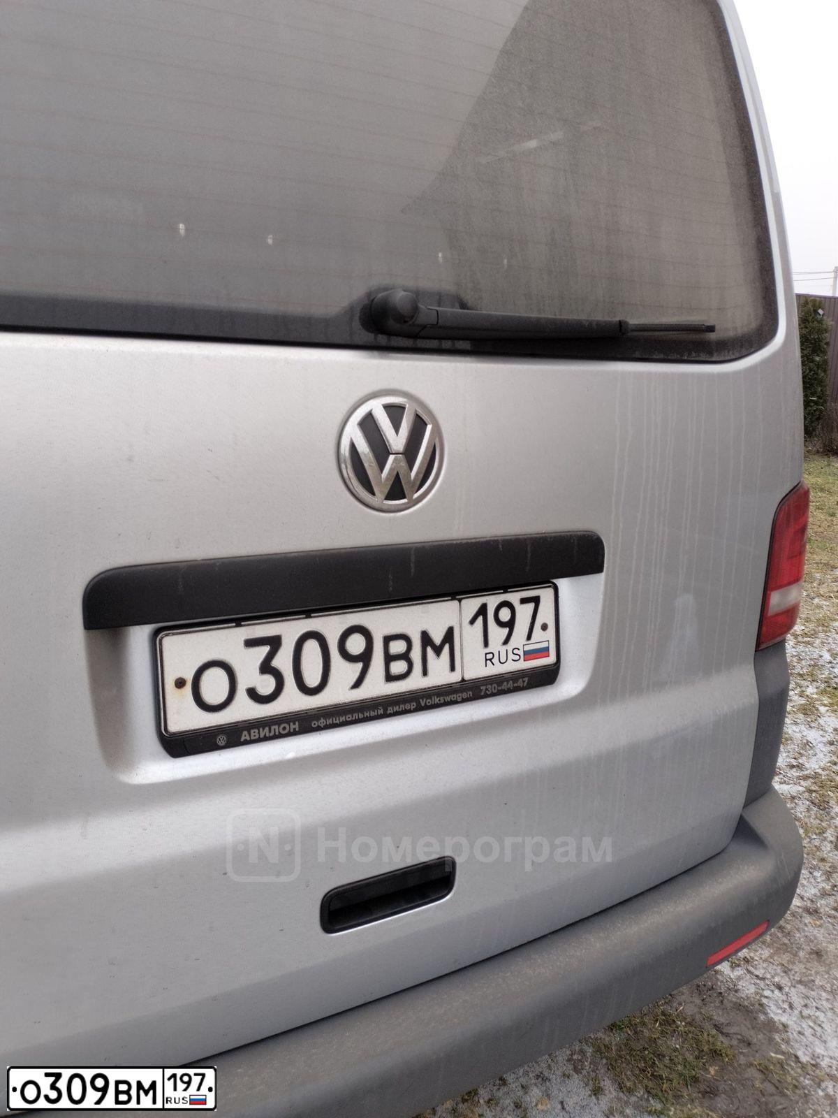 Фото автомобиля VOLKSWAGEN CARAVELLE, 2010 — госномер О309ВМ197. Цвет: Серый