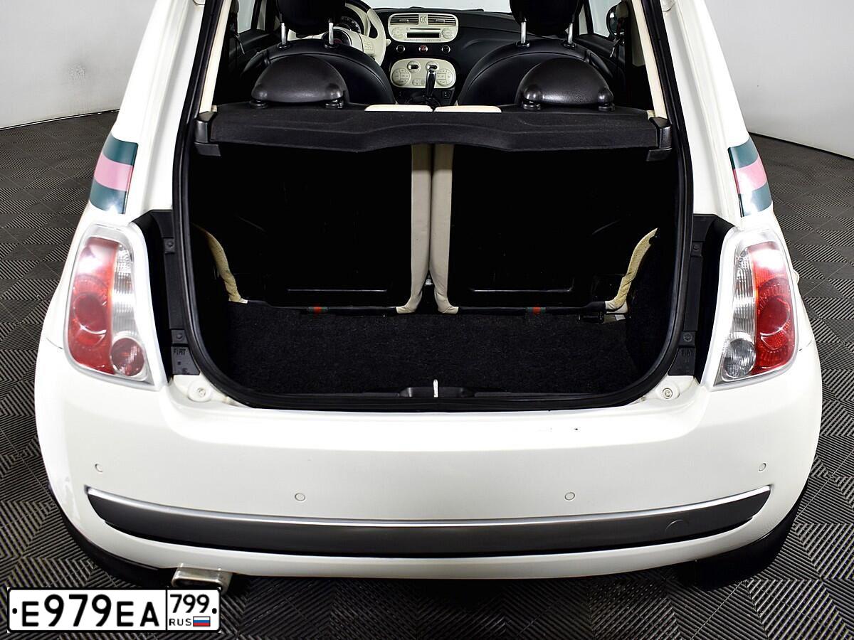 Фото автомобиля FIAT 500, 2012 — госномер Е979ЕА799. Цвет: Белый