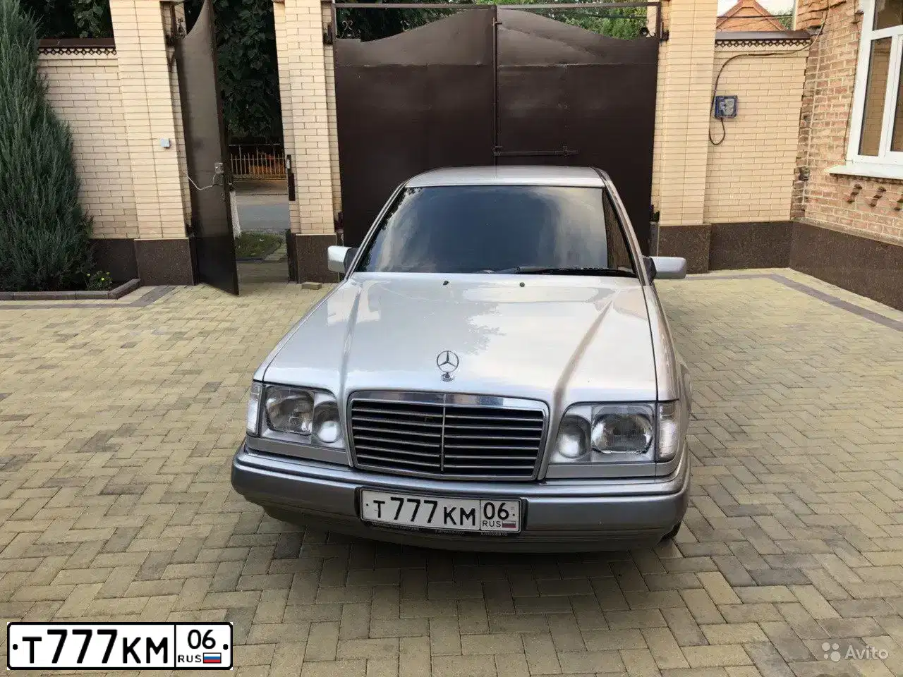 Фото автомобиля LADA 2190 GRANTA, 2018 — госномер Т777КМ06. Цвет: ЯРКО-СИНИЙ МЕТАЛЛИК