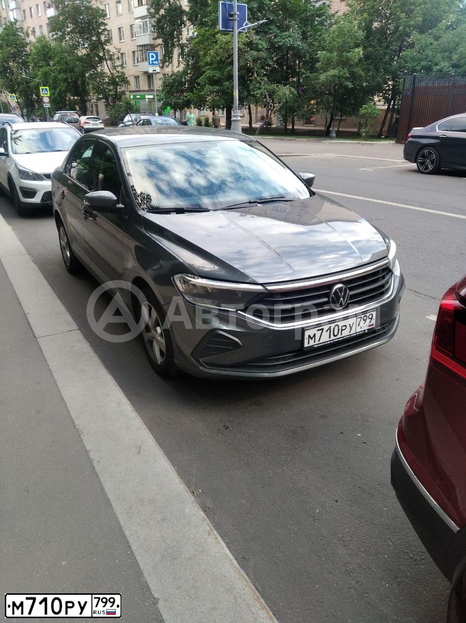 Фото автомобиля VOLKSWAGEN POLO, 2020 — госномер М710РУ799. Цвет: СЕРЫЙ