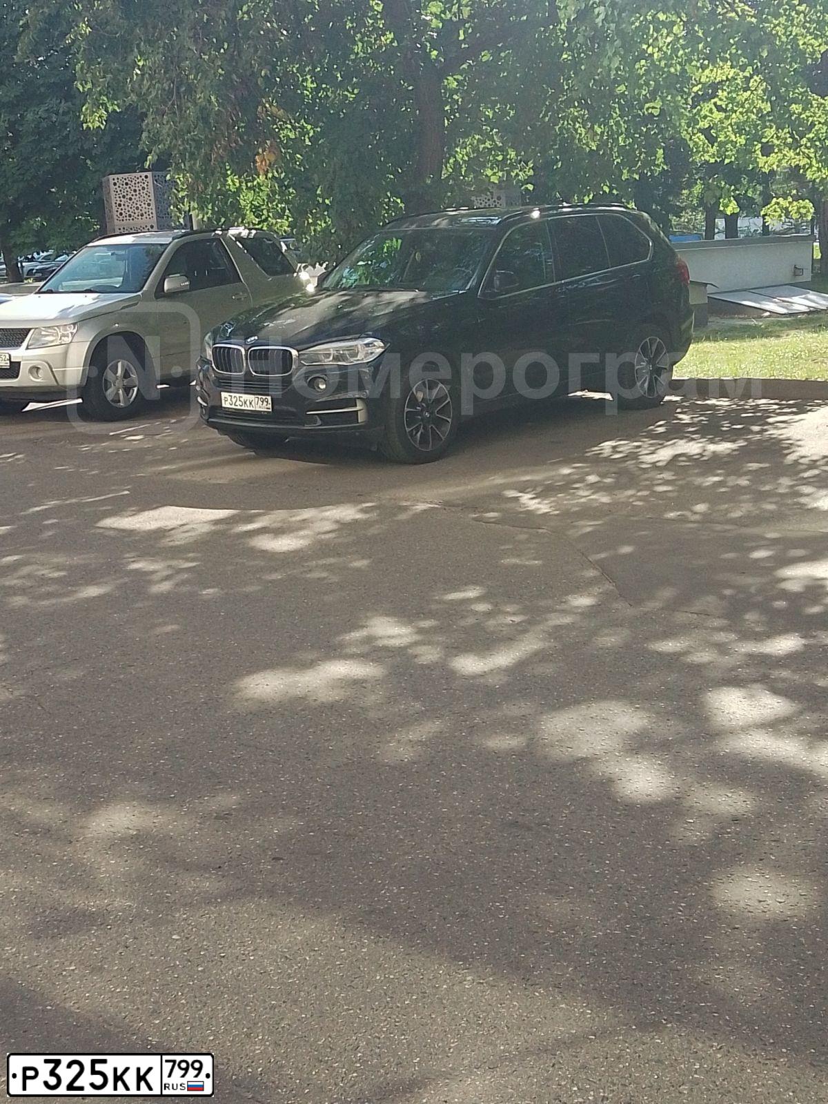 Фото автомобиля BMW X5, 2016 — госномер Р325КК799. Цвет: ЧЕРНЫЙ